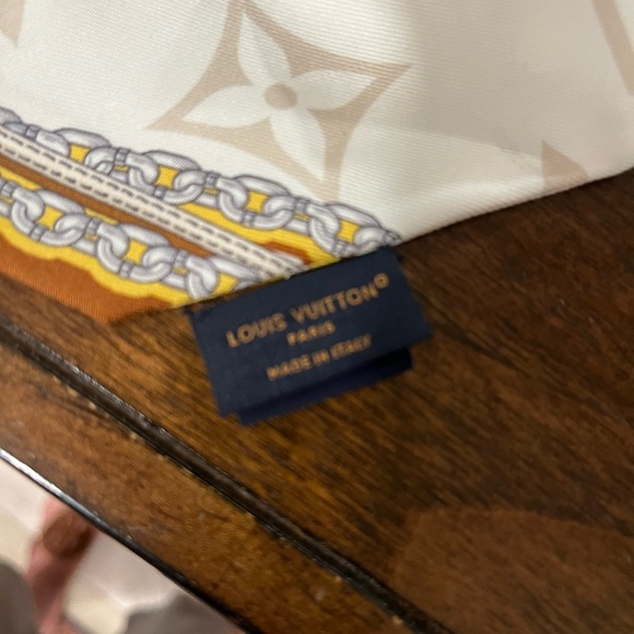 Louis Vuitton Cream and Gold Patterned Scarf - Picture 4 of 7